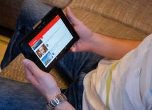 YouTubeにおけるチャンネル説明と動画説明の違いとは?正しい書き方で効率的に登録者数を増やしていこう!